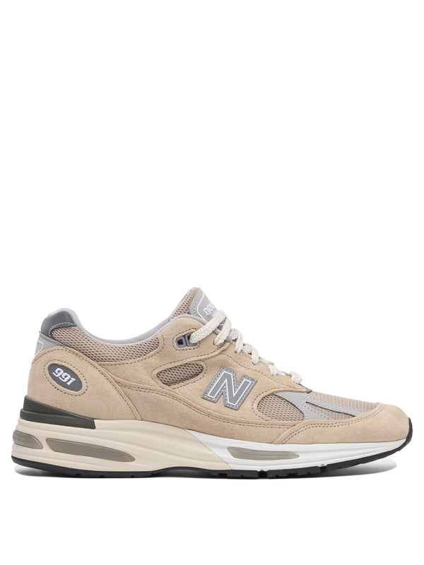 Essentials Elevados Hechos En Uk991v2 Zapatillas y Slip On Beige