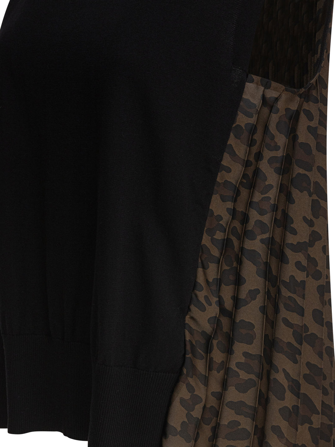 Sacai Leopard Print Top Top - Nero | d4d3956d3733bcdc749144b7eaa0a377d8d5c705