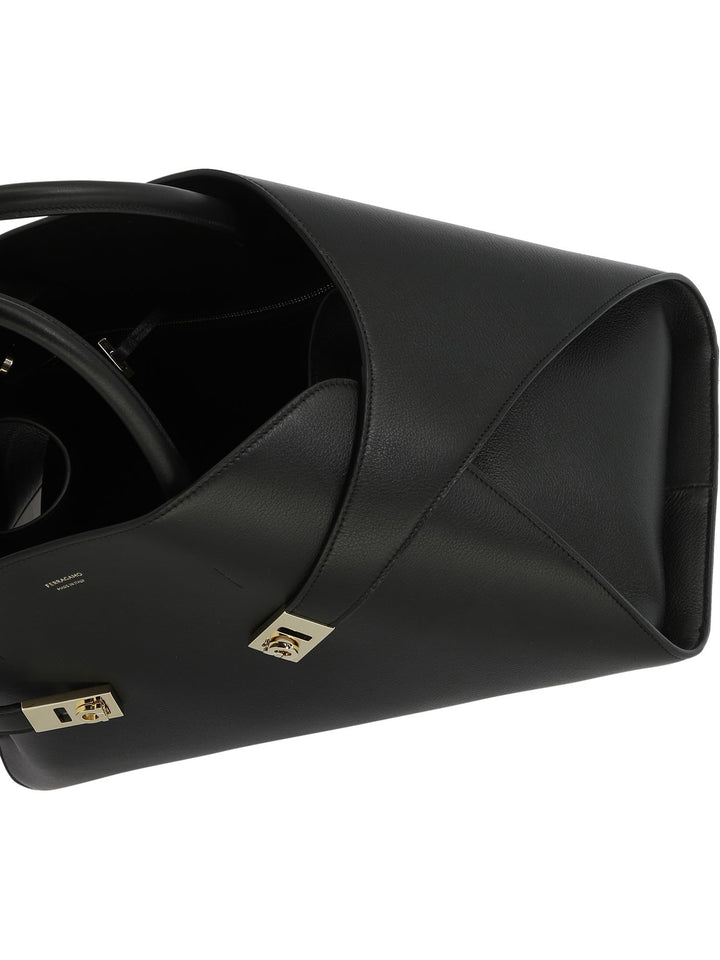 Ferragamo  Borse a Spalla e Tracolla - Nero | 359965f0388af7bad9a33cb9a7d7140d0fb9d5fc