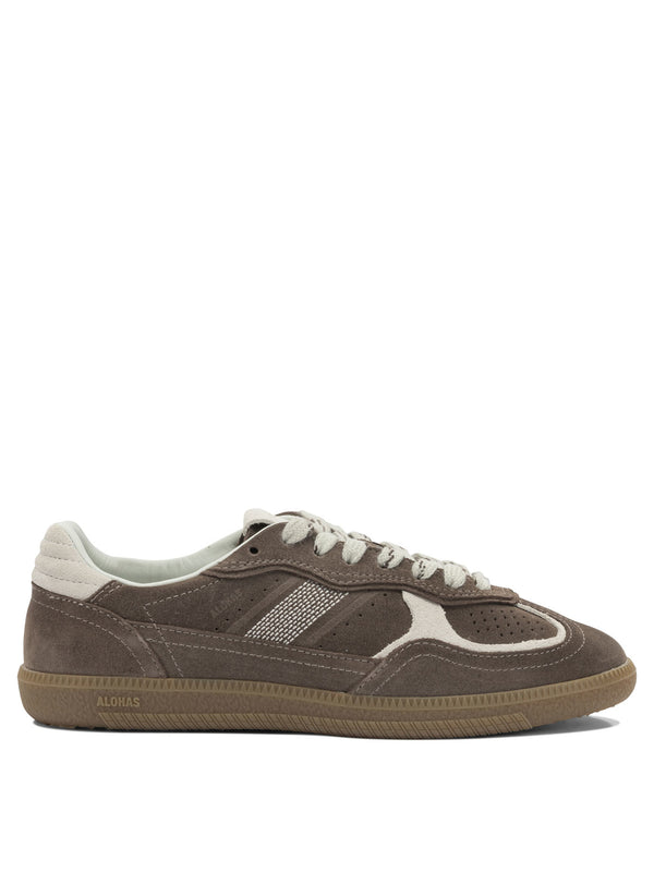 Zapatillas y slip on beige