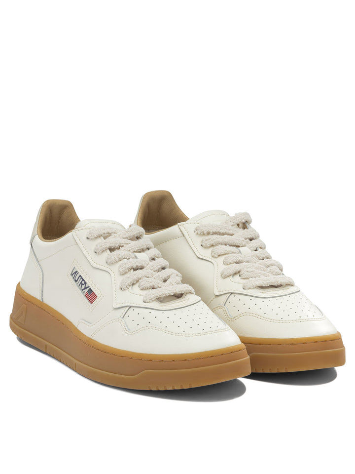 Autry Medalist Low Sneakers & Slip-On - Bianco | e11d8b3a20dcc77788ad9af8a0111922b61d1081
