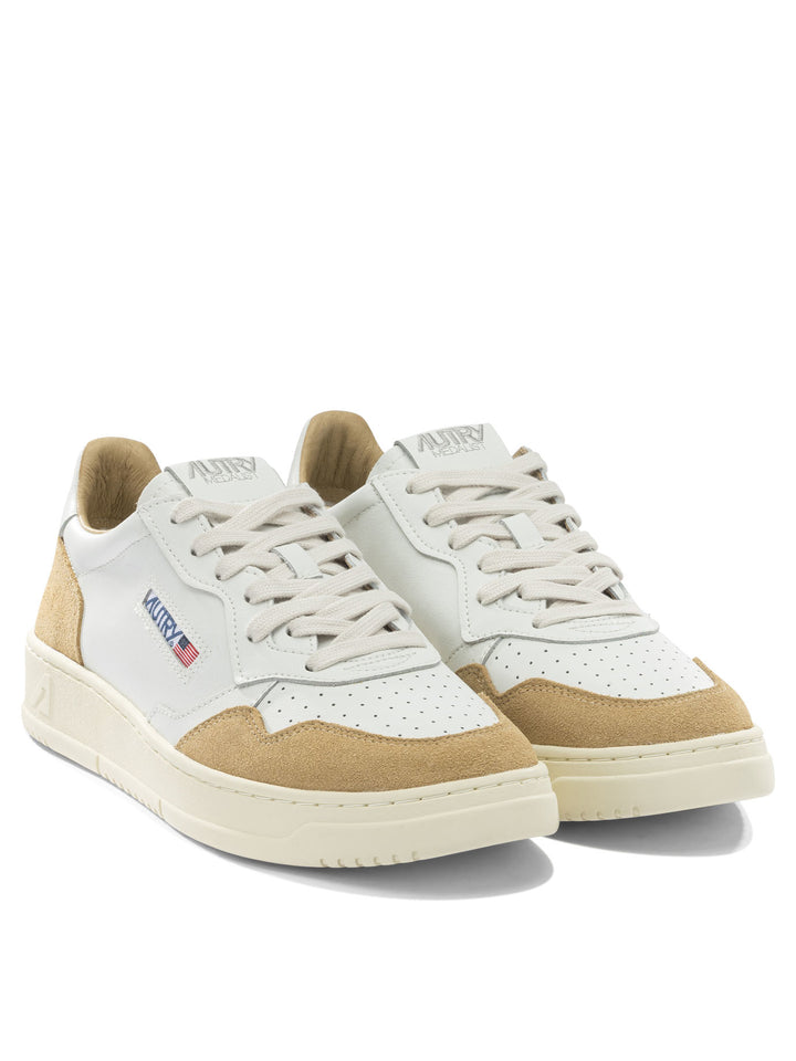 Autry Medalist Low Sneakers & Slip-On - Bianco | a38fab629c545ff3c2daccebcb9237079f5e4b64
