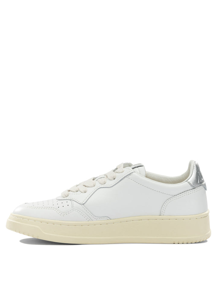 Autry Medalist Low Sneakers & Slip-On - Bianco | 0f71b9d59138d426b1cdad88ee8de5e6c6f03743