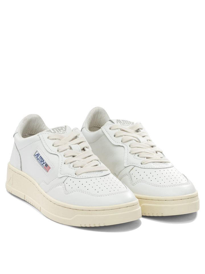 Autry Medalist Low Sneakers & Slip-On - Bianco | c9cfb670e215b1b4d8b2de008549d434e4c2828f