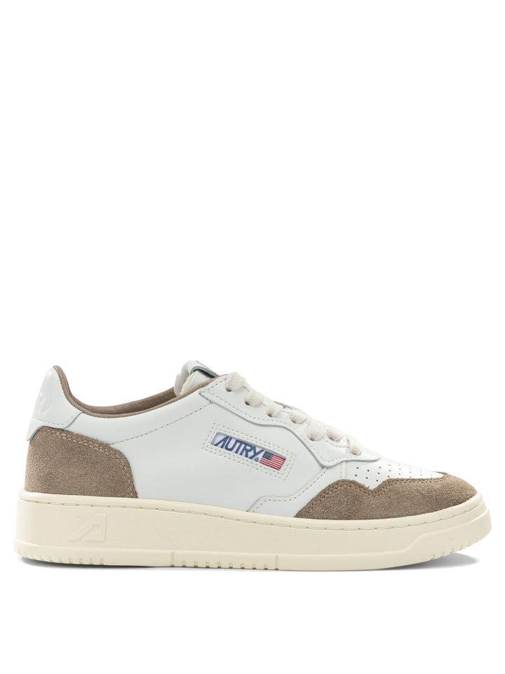 Autry Medalist Low Sneakers & Slip-On - Bianco | efe3a7ba13892f573539b94cdaab28d805332eb3