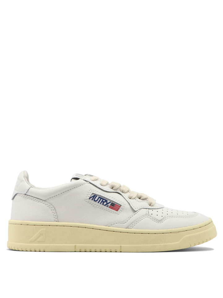 Autry Medalist Low Sneakers & Slip-On - Bianco | 0d258f5f99931cc8bae9de3614be34195d7894e3