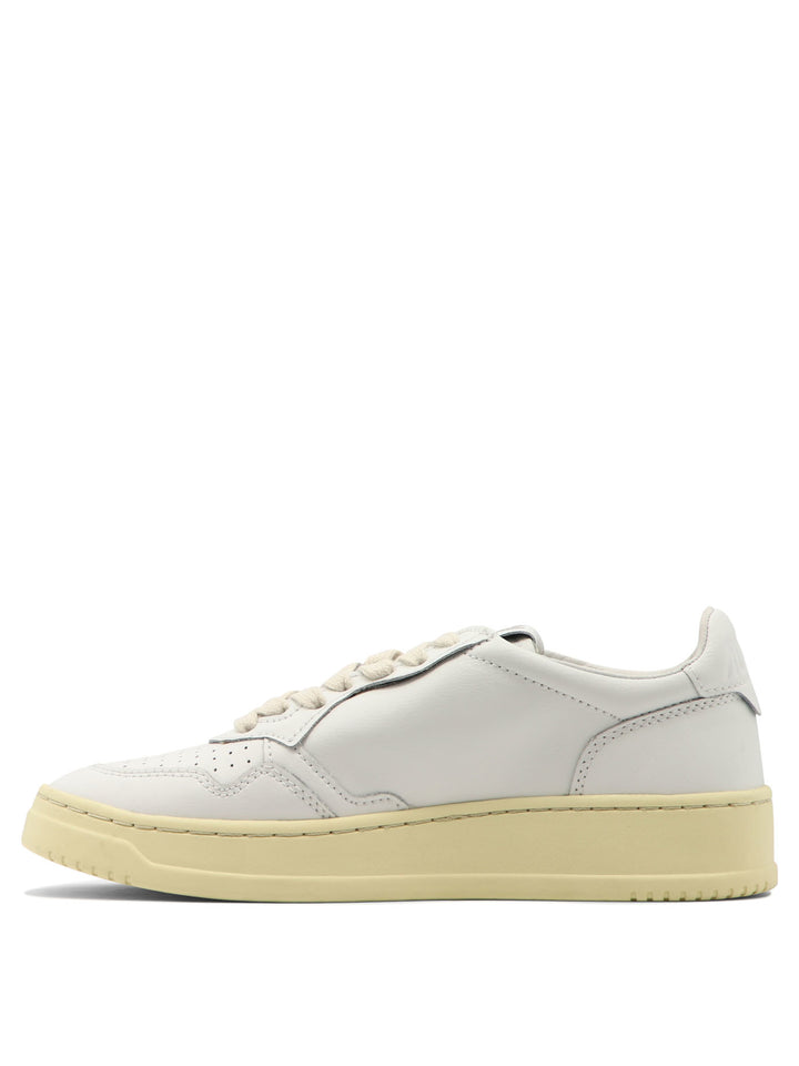 Autry Medalist Low Sneakers & Slip-On - Bianco | ed0e2befe728c1cbc9896b8f4f9ad9662523dfcb