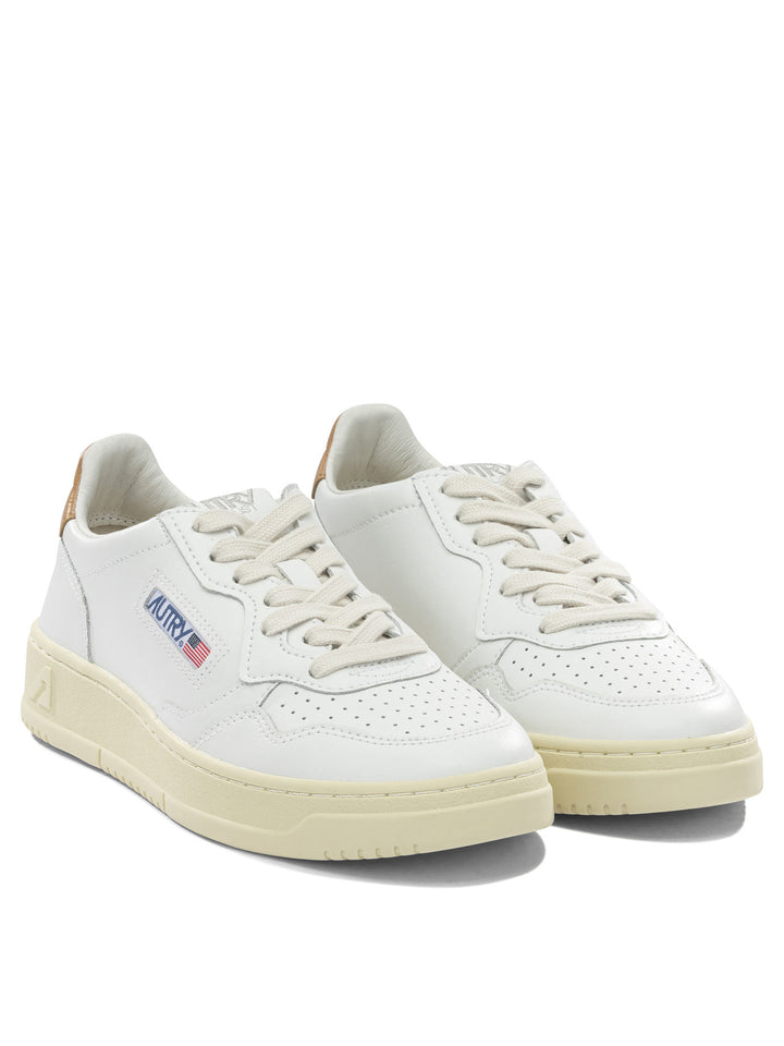 Autry Medalist Low Sneakers & Slip-On - Arancione | 5de90ebe2ef33f743bb391fb30693a449f2bc612