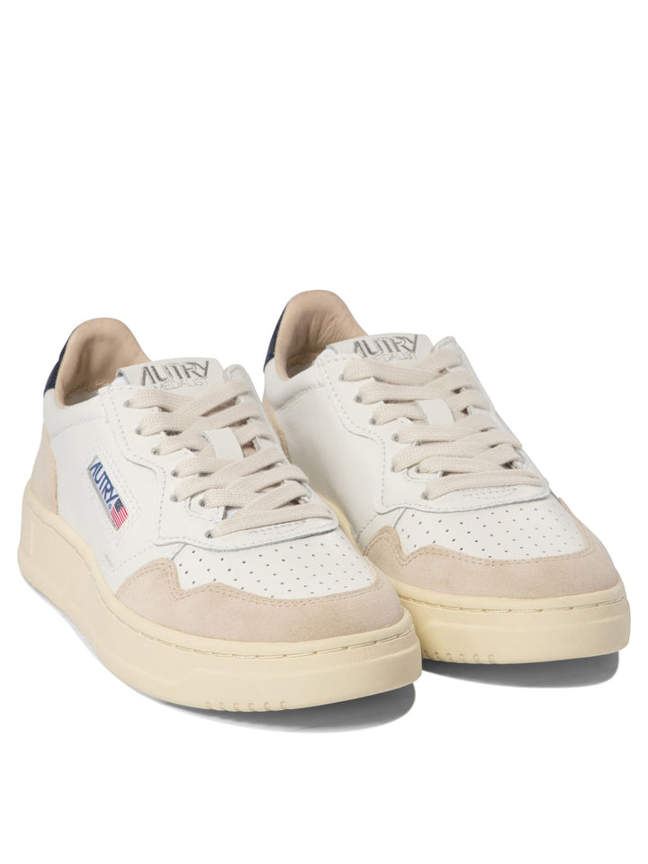 Autry Medalist Low Sneakers & Slip-On - Bianco | b9e6b22971b8e00de06823c3a1694a8d449d68be