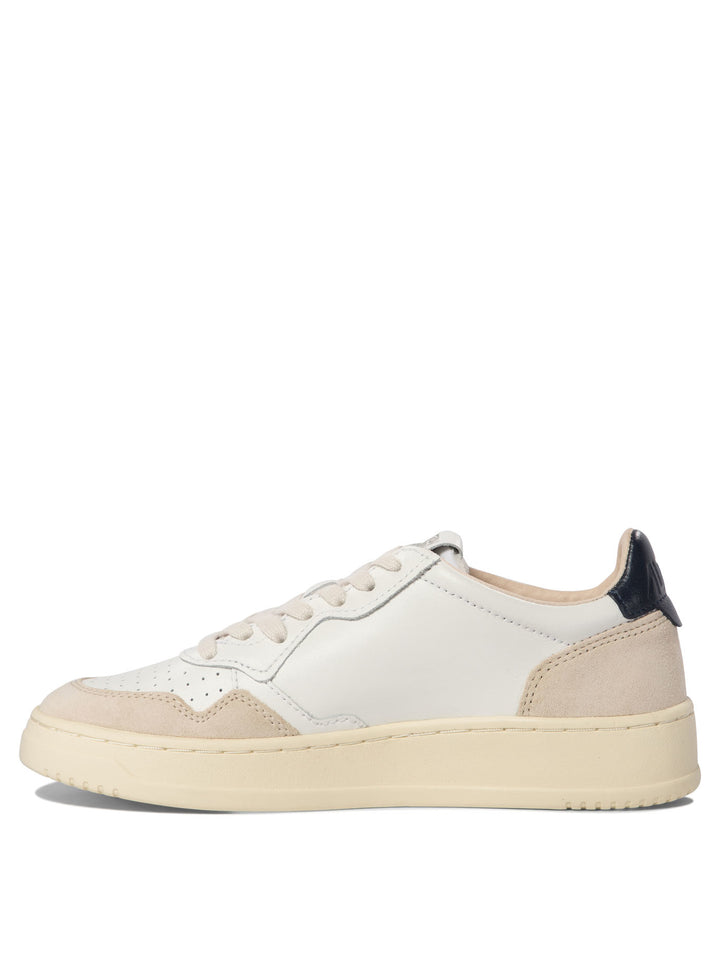 Autry Medalist Low Sneakers & Slip-On - Bianco | fca68444b161dd4cf915a0072638fb1b095d5c4c