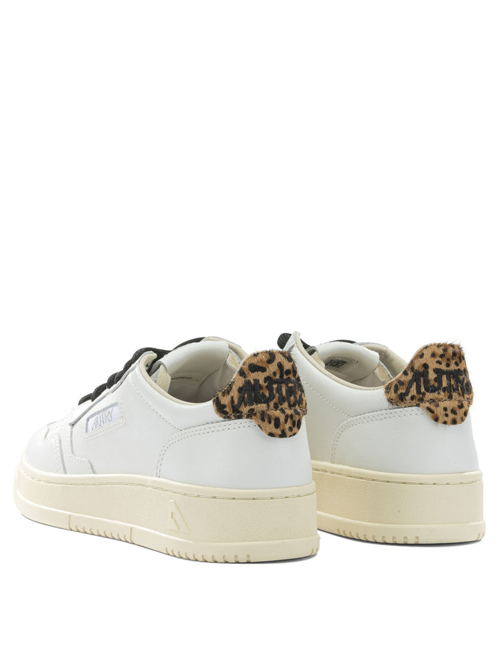 Autry Medalist Low Sneakers & Slip-On - Bianco | b32724824fa447a6c70303720297f08ba7f77543