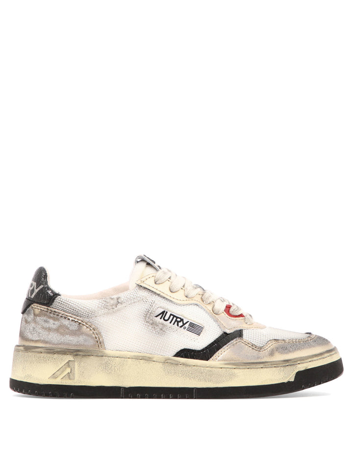 Autry Medalist Low Super Vintage Sneakers & Slip-On - Oro | 59c06fd40e821b0761300a87553532dad3b86be2