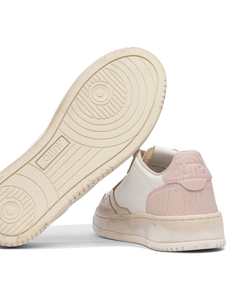 Autry Medalist Low Super Vintage Sneakers & Slip-On - Rosa | b1b68faa1e9320f4e9d6f497283e720ef3b5e3c6