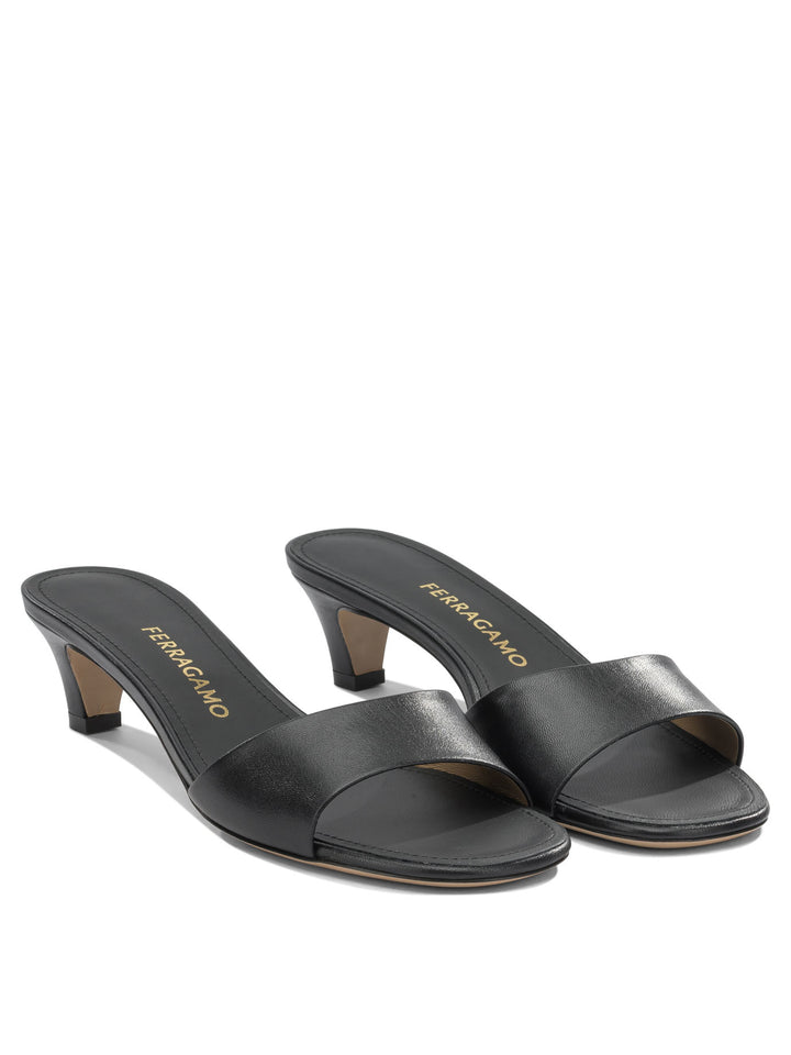 Ferragamo Tatiana 40mm Heeled shoes - Nero | c84e1add579e37c66cf685964a3dd2cdd8e8a4cf