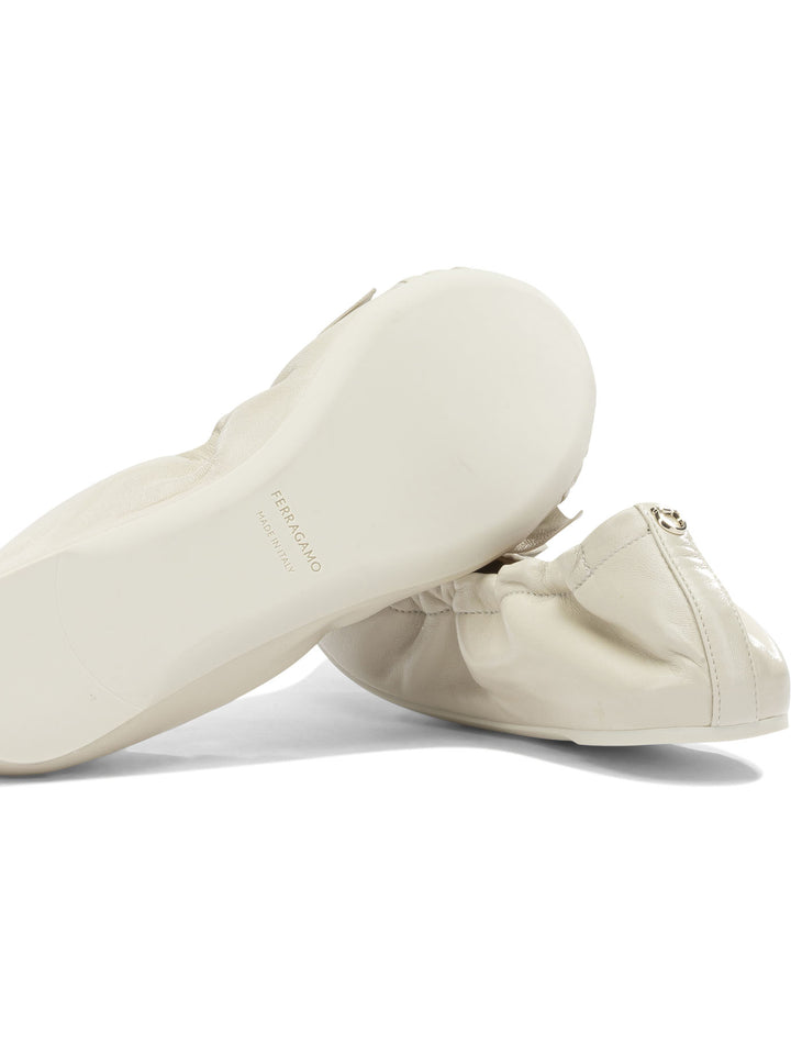 Ferragamo Leather Ballet Flats With Bow Ballerinas - Bianco | bcd522797a636076f6f286bd715cf6fd2684be2b