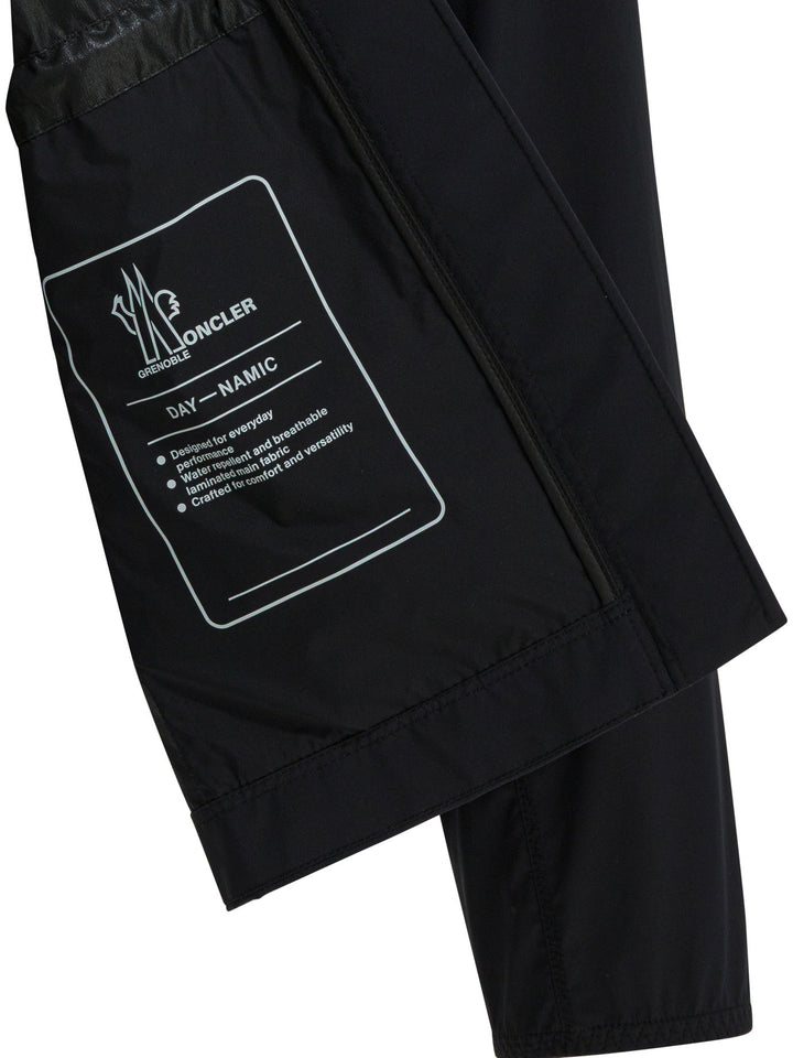 Moncler Grenoble Soulare Jackets and Coats - Nero | e96bcc217b2fb332d7acf5fbe2b0d295eaf6c13a