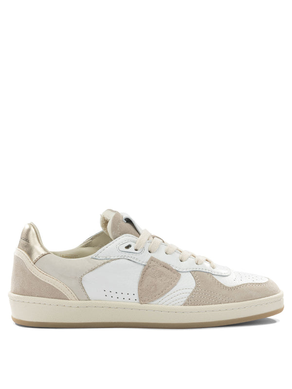 Baskets et chaussures sans lacets blanches