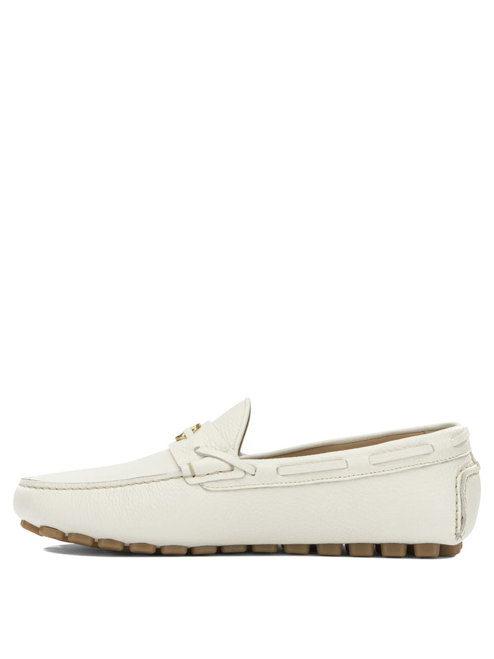 Valentino Garavani Driver Fastway Loafers & Slippers - Bianco | 45c5fa8d1654a923d8d06a7a3086852b6c450201
