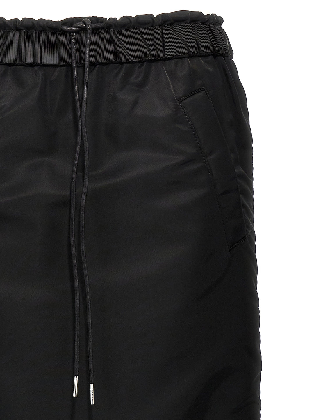 Sacai Pleated Insert Skirt Gonne - Nero | e8f5d366fdd9aa27d1dc413fc832020b45cce03d