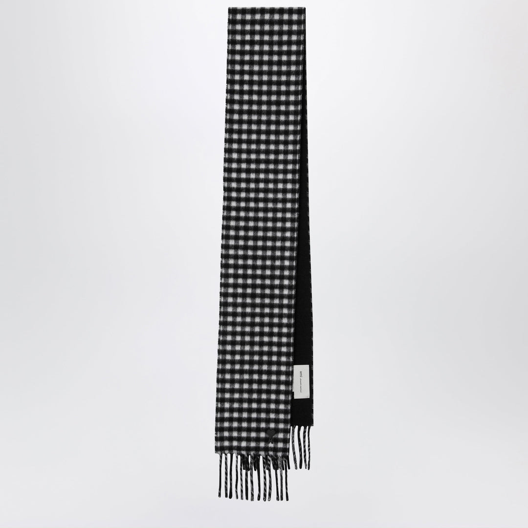 Ami Paris Scarves & Shawls - Nero | b5cabe958d219bdfc002bd1a22449fb476bf7f57