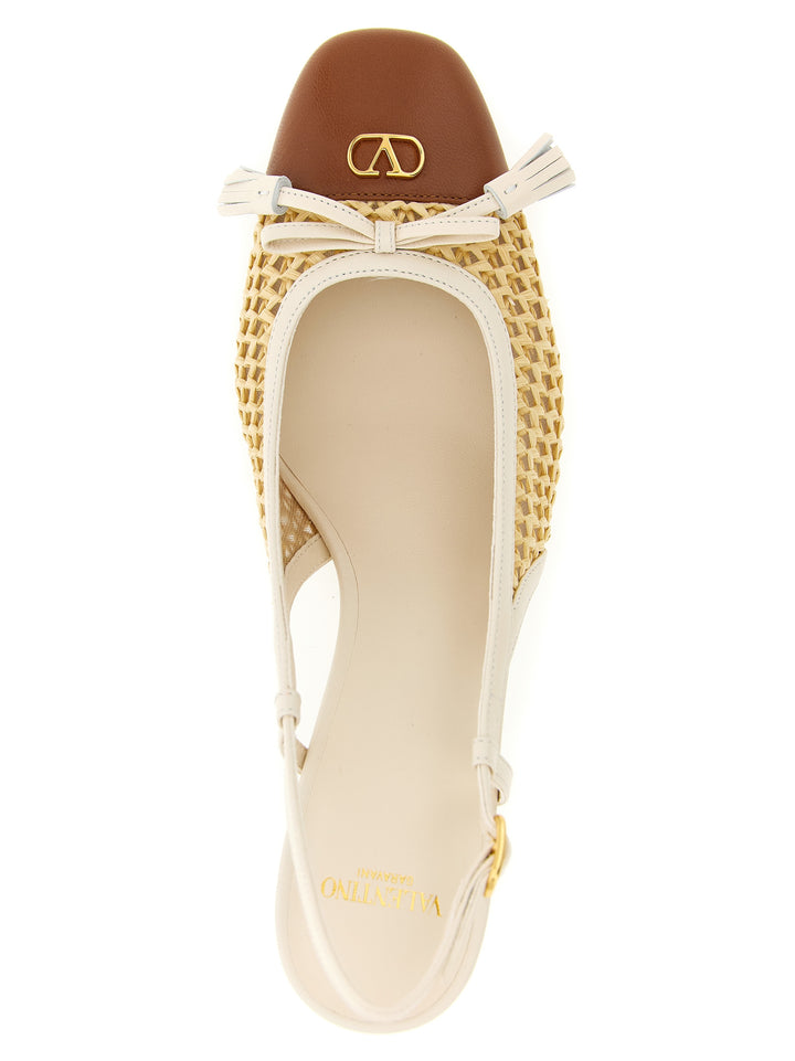 Valentino Garavani Valet Du Roi Decollete - Beige | 54a2ae2c2244db732254d2bd36a539336b166dd0