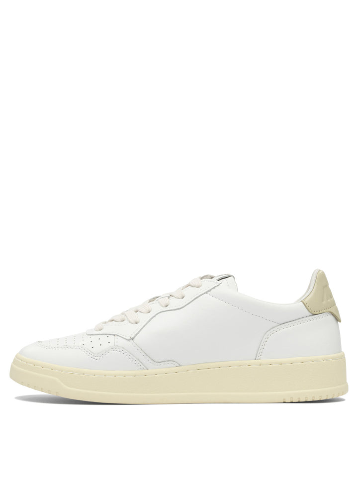Autry Medalist Low Sneakers & Slip-On - Bianco | 209a9e0a157a1474aa54eec84320e722bee2a64a