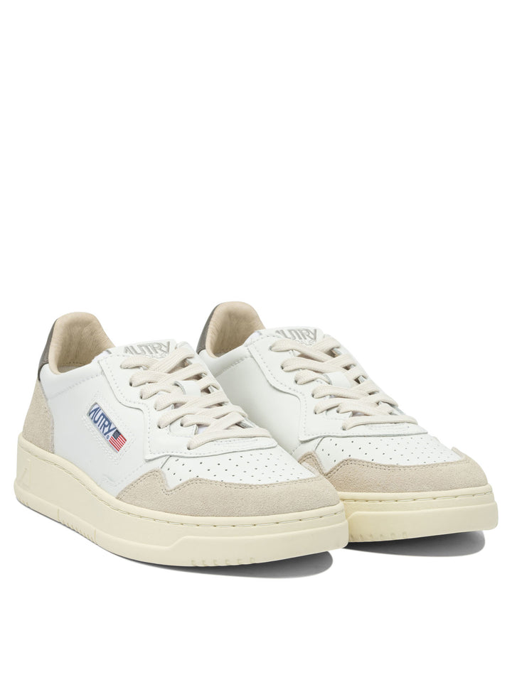 Autry Medalist Low Sneakers & Slip-On - Bianco | b7e55c04bb64d8190a4ac805c4d28b5d7f9e94f0