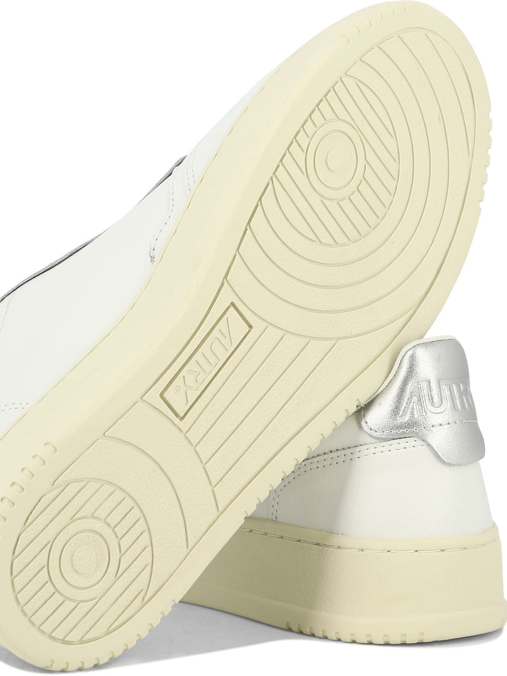 Autry Medalist Low Sneakers & Slip-On - Bianco | bcd5a60a9db5ec3b4b2b60d1c2bef4d38ed2df11