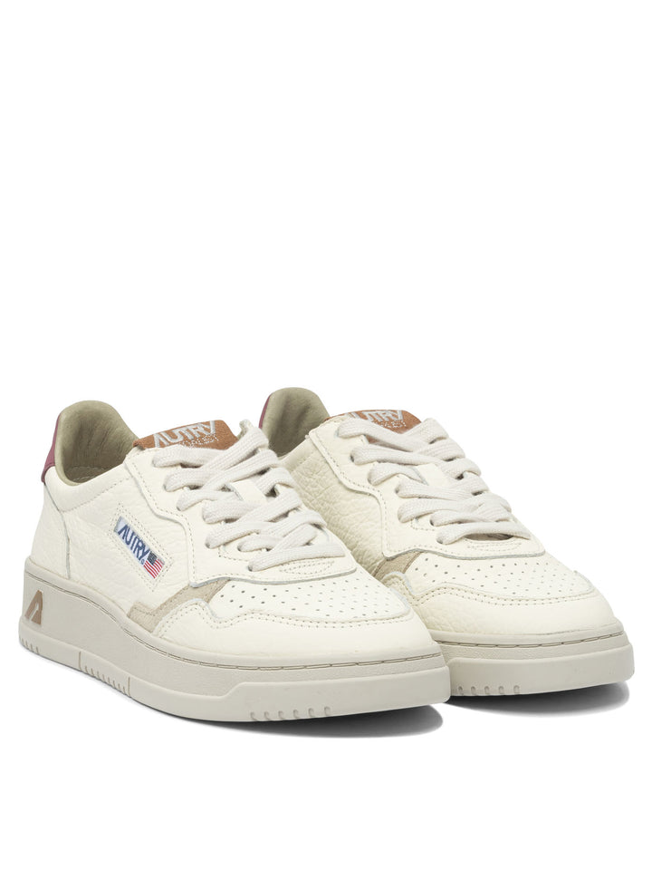Autry Medalist Low Sneakers & Slip-On - Bianco | cd9e0217848fa86a79f5500441945a6f7957a1ca