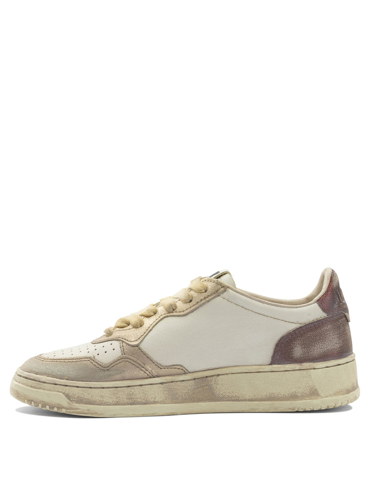 Autry Medalist Low Super Vintage Sneakers & Slip-On - Bianco | b0cef3b1b5eeab8555e3dcbf763c6a90b542e3db