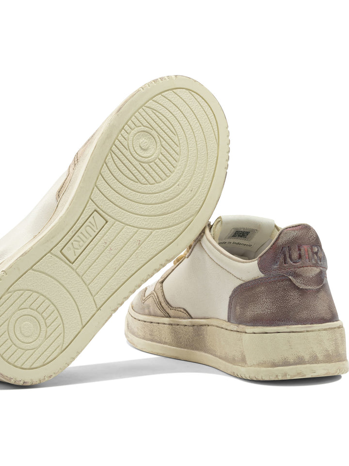 Autry Medalist Low Super Vintage Sneakers & Slip-On - Bianco | 5911d05487c0953144b5a6fdb9b282350cfb9c15