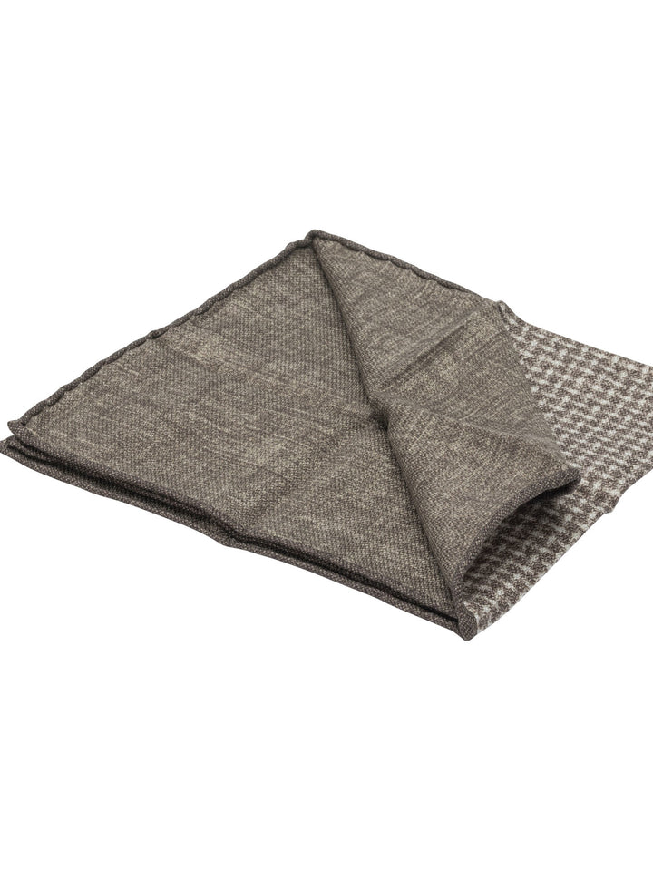 Brunello Cucinelli Silk Pocket Clutch Sciarpe & Foulard - Marrone | a70c46c25644dad10adc9189f412b45175c16c9b
