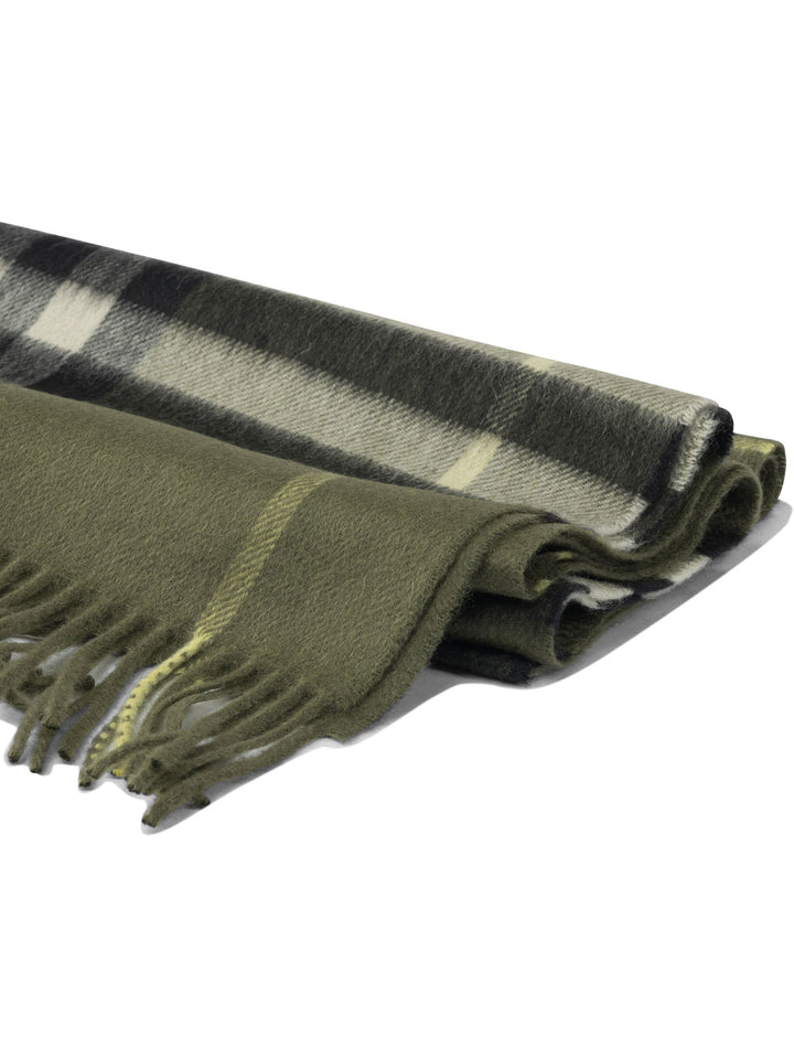 Burberry Check Sciarpe & Foulard - Verde | aee0947e42d5a22aed4dc04b17ee435390dba595