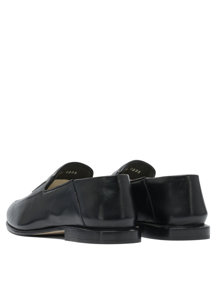 Givenchy Label Loafers & Slippers - Nero | 9667aff85e54bbba306a91e9a31398132f1a74e0