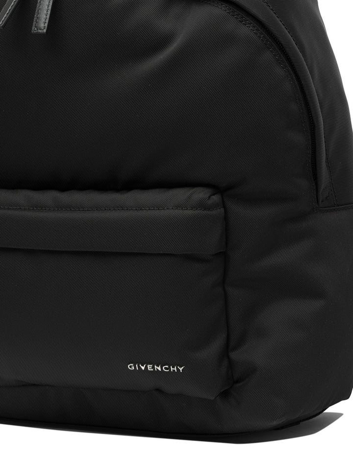 Givenchy Essential U Zaini e Valigie - Nero | 27825749d666f1c95218fe9763c86f31cd219b58