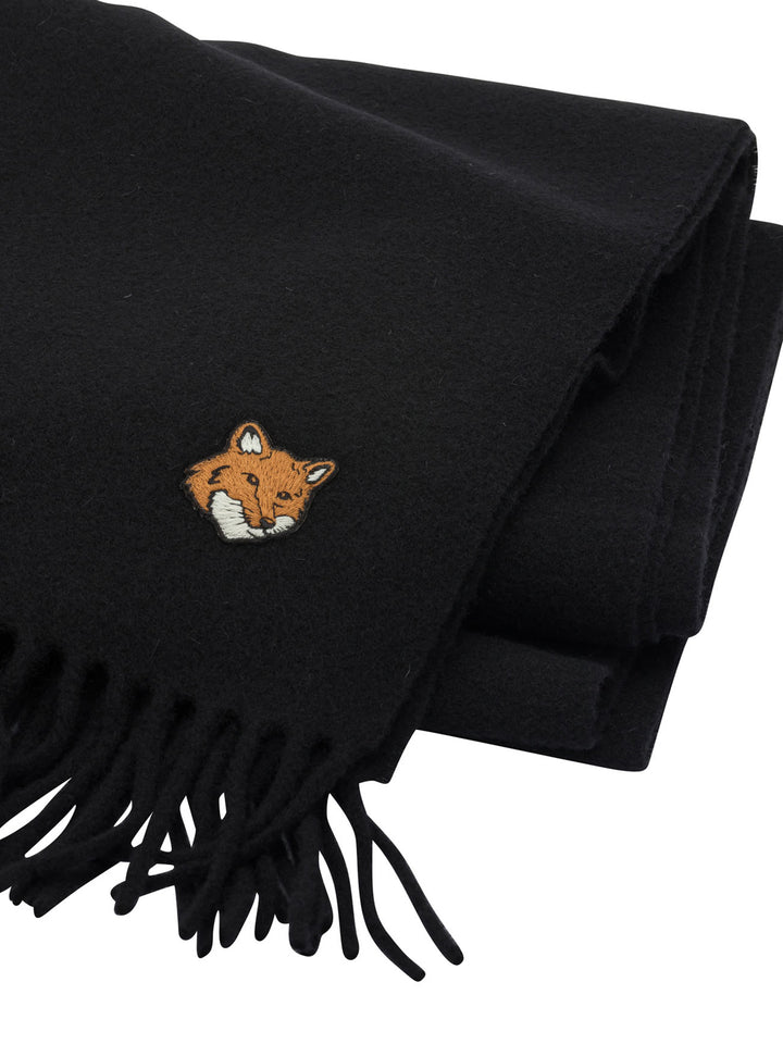 Maison Kitsuné Virgin Wool Fox Scarf Sciarpe & Foulard - Nero | 46603ea2e702524f13ee857bc1aeee865682498a