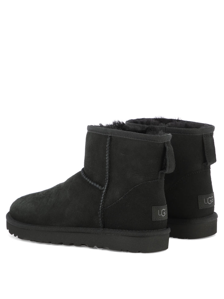Ugg Classic Mini Ii Boots and Ankle Boots - Nero | 629b03bd2bf209c03992cab69fc63a966c06b3d6