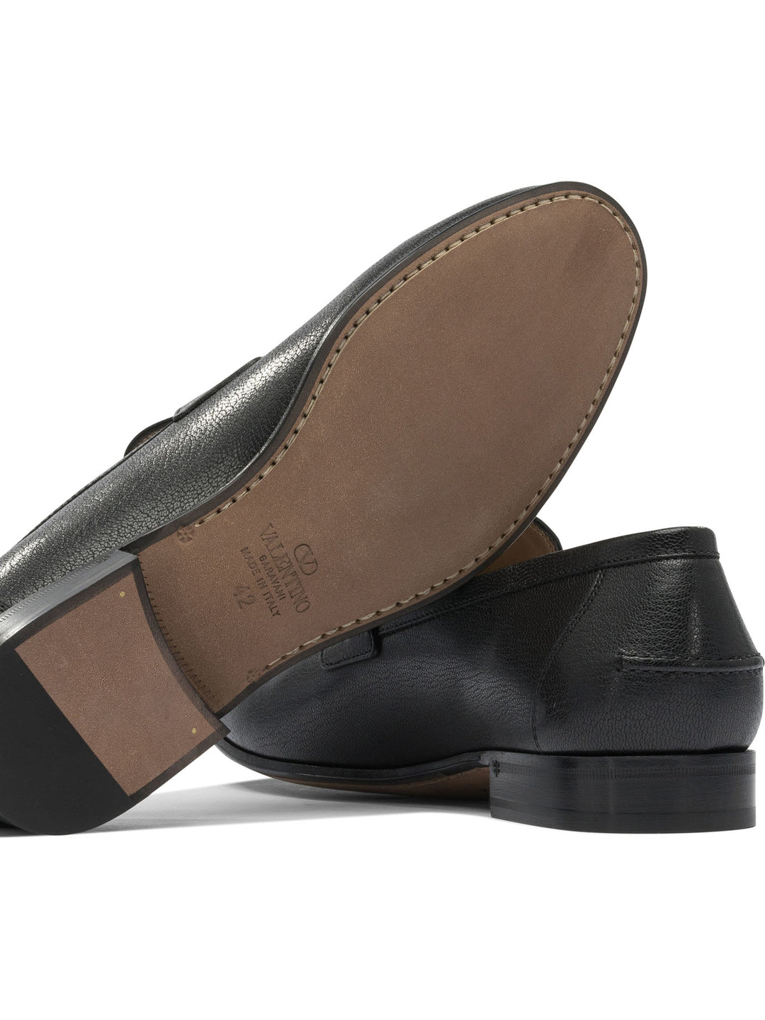 Valentino Garavani Vlogo Signature Loafers & Slippers - Nero | ae5cc8782e1b37c8553a29bb8a71f5d3e03b5dcf