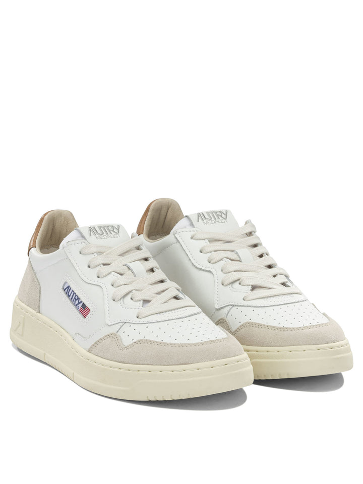 Autry Medalist Low Sneakers & Slip-On - Beige | 25b19bdb6067aa03195a600020c21296fa36f95d