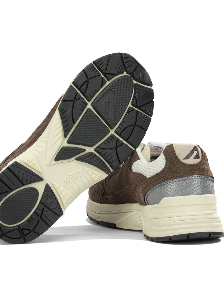 Autry Hyperway Sneakers & Slip-On - Marrone | e8bbe026e483af7dd0ed6e11a2b5c5267fc4881d