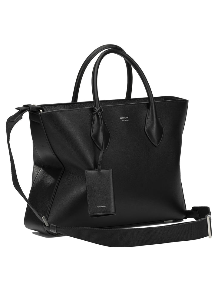 Ferragamo Sacs à main noirs
