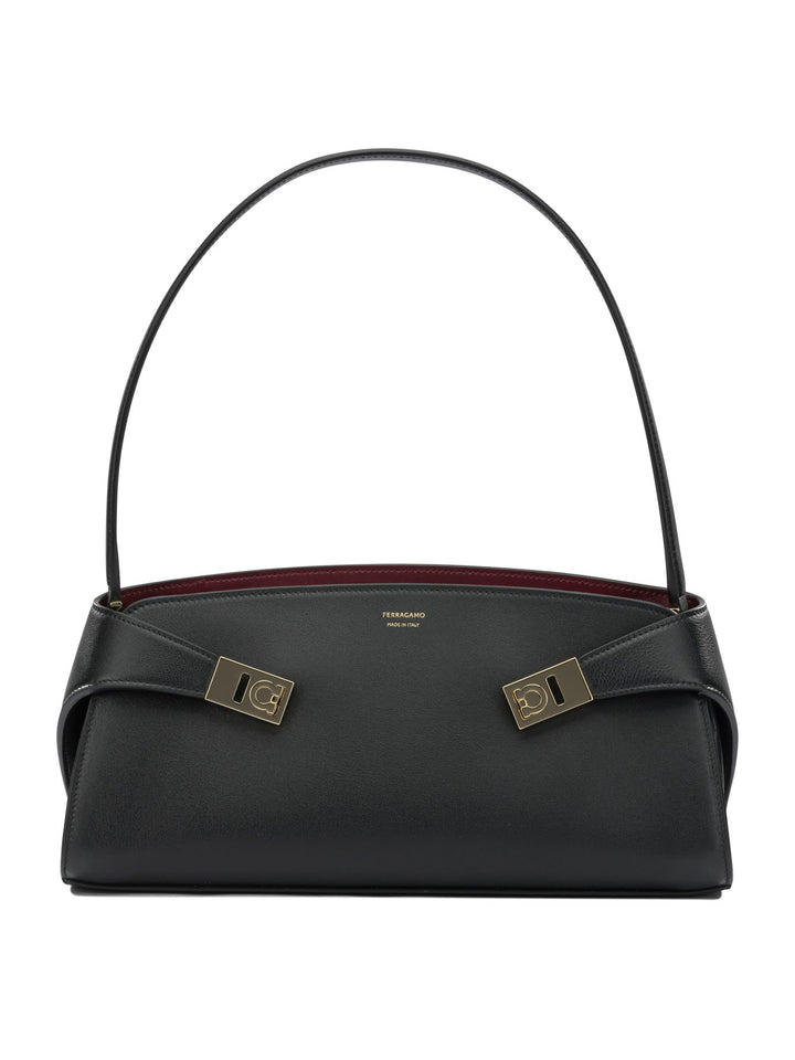 Ferragamo Hug East-West Borse a Spalla e Tracolla - Nero | fbefe85b5f568fe62b9045938e97a04313ce43bd