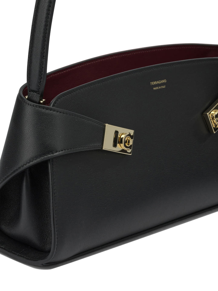 Ferragamo Hug East-West Borse a Spalla e Tracolla - Nero | 11d7a9c7ed46b631b5b8160c9895f4a6506db67e