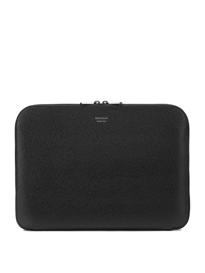 Ferragamo Gancini Pouch - Nero | fffa0f3daabd9bc979e4408525dd30aaa9a89ca0