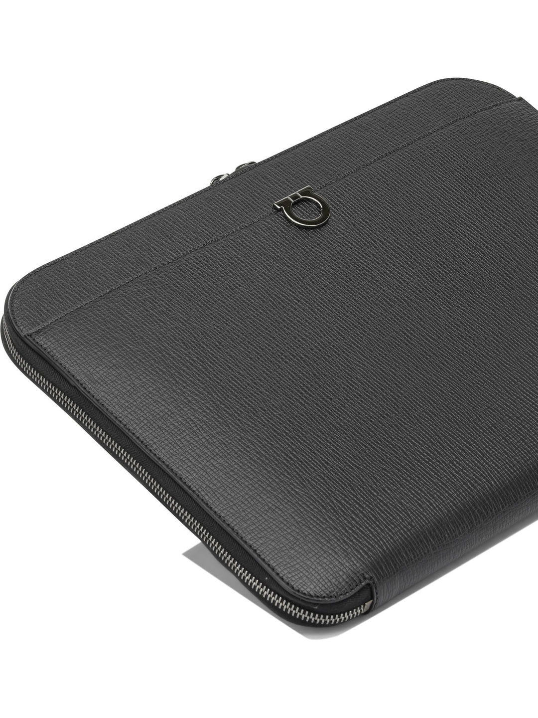 Ferragamo Gancini Pouch - Nero | e7b9599159788228dddfd2efce3183c15c2c9e90