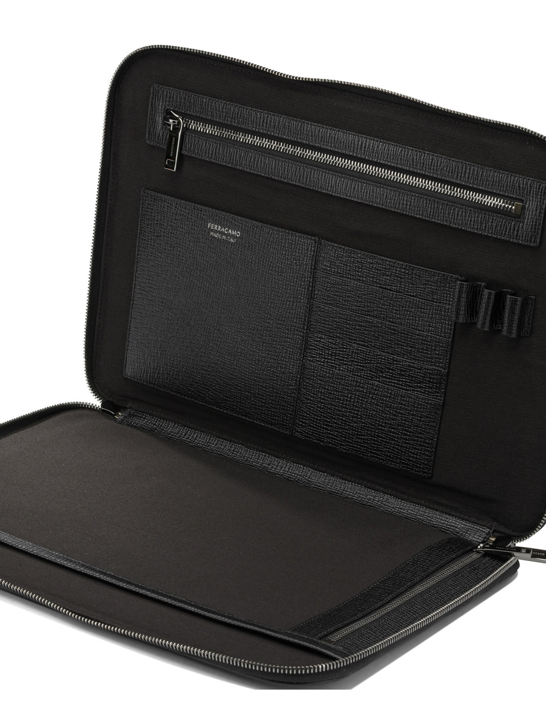 Ferragamo Gancini Pouch - Nero | 827baa65c845ba4e700bdf224541d79e2706f5c6