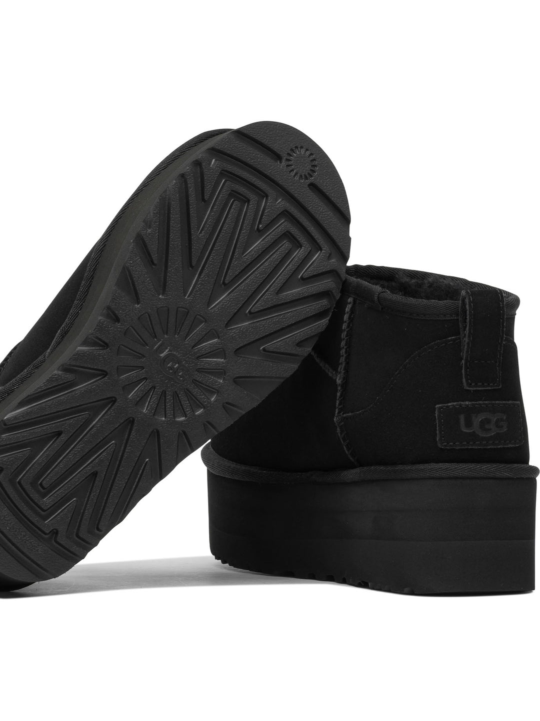 Ugg Classic Ultra Mini Platform Boots and Ankle Boots - Nero | 4e7660fd11d7d7d4a0147940417045bb33cd8ff5
