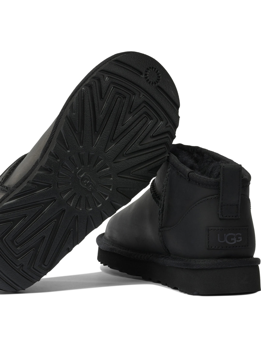 Ugg Classic Ultra Mini Boots and Ankle Boots - Nero | 4f4145eaadb78ab1e551f4c626b18dc85d8ef375