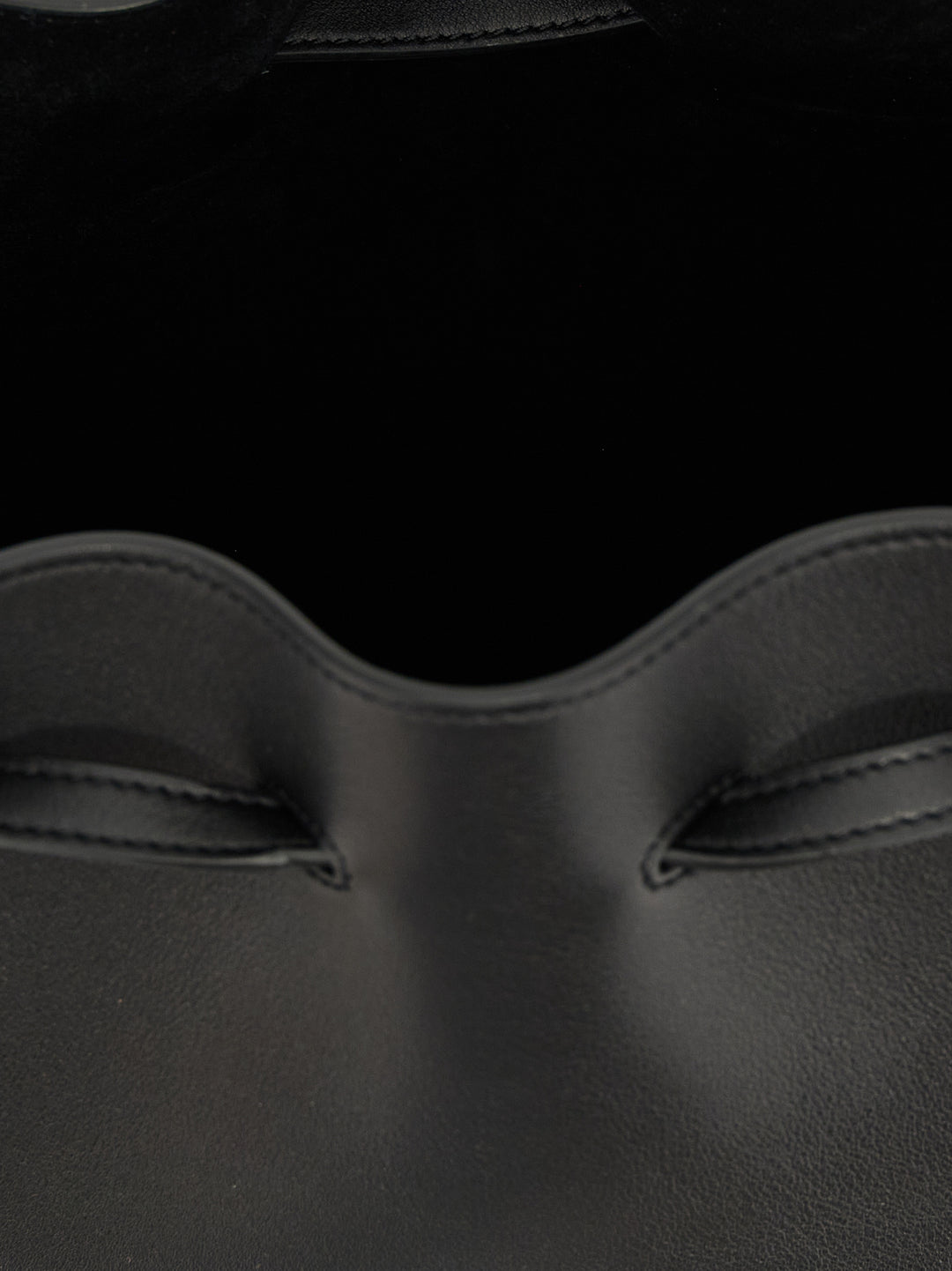 Valentino Garavani Valentino Garavani Vlogo Signature Shoulder Bag Borse a Spalla e Tracolla - Nero | b50b1f5d661723854965af4afb0ed419d631e6c3