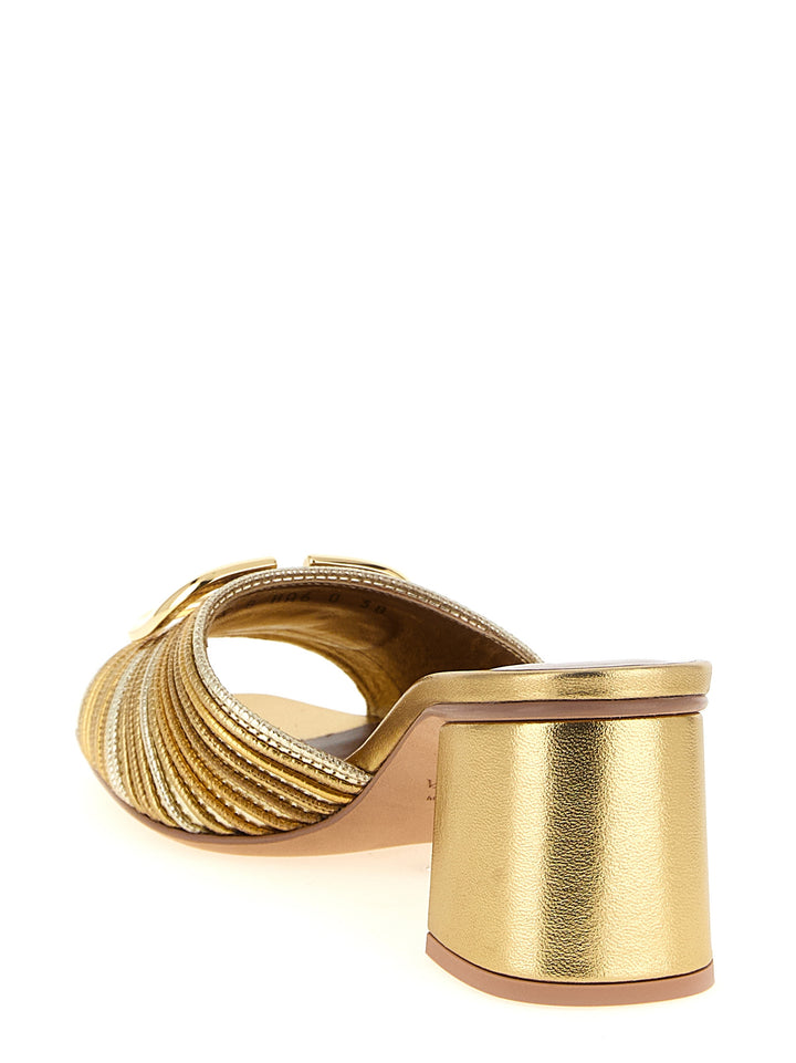 Valentino Garavani Valentino Garavani Vlogo Signature Slides Sandali - Oro | b7605c39efc9ee9853b2609b3d07dbdc11d1858d